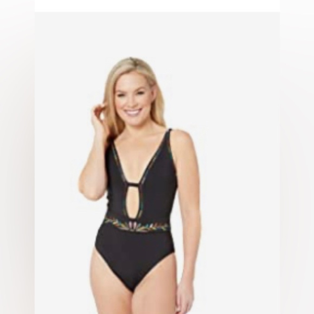 Soluna swim radiant plunge one piece size large